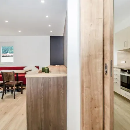 Haus Schnoell 5 *