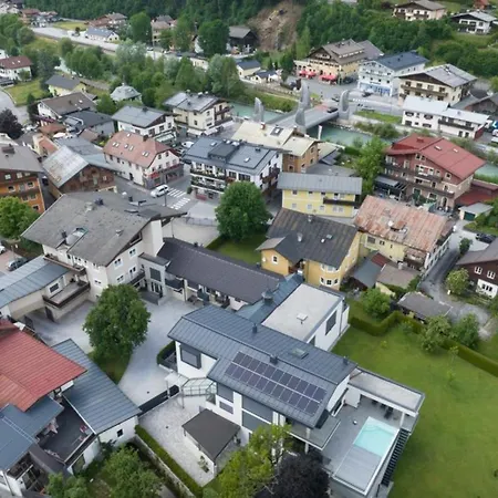 Haus Schnoell 5 *